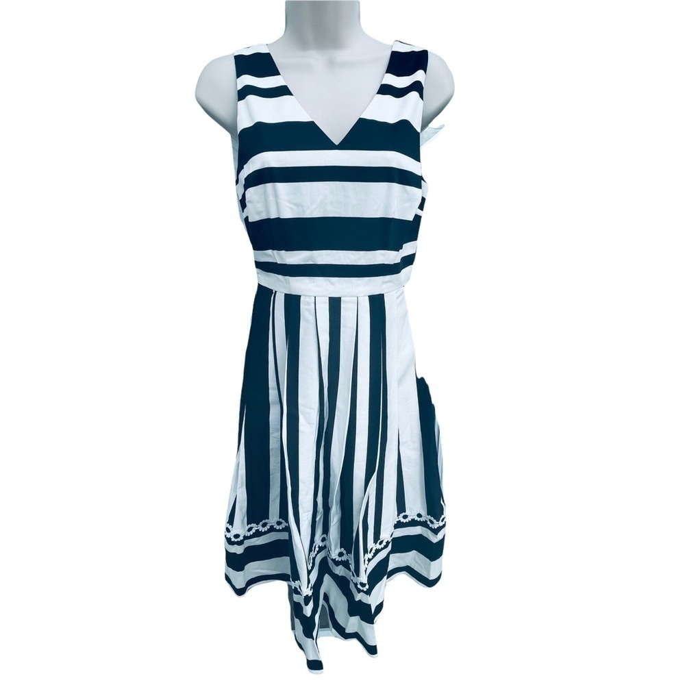 Modcloth Black White Striped Daisy Trim Dress Fit And Flare V-Neck